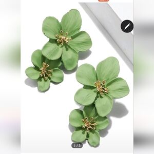 🆕️ SAGE / MINT GREEN DOUBLE LAYER 5 PETAL FLORAL DROP EARRINGS
